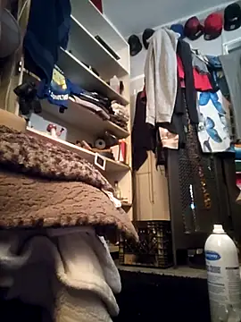 Snapshot of ShysluutGia chatting on November 2025 08:35:02 PM ShysluutGia online show from November 2025 08:35:02 PM