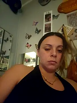 Snapshot of ShysluutGia chatting on November 2025 01:21:01 PM ShysluutGia online show from November 2025 01:21:01 PM