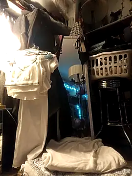 Snapshot of ShysluutGia chatting on November 2025 01:50:01 AM ShysluutGia online show from November 2025 01:50:01 AM