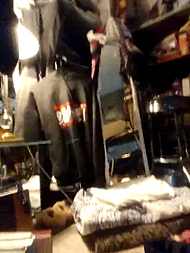 Snapshot of ShysluutGia chatting on November 2025 11:27:02 PM ShysluutGia online show from November 2025 11:27:02 PM