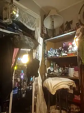 Snapshot of ShysluutGia chatting on December 2025 11:11:02 PM ShysluutGia online show from December 2025 11:11:02 PM