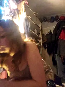 Snapshot of ShysluutGia chatting on November 2025 02:49:01 AM ShysluutGia online show from November 2025 02:49:01 AM