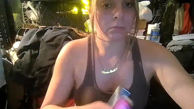 ShysluutGia online show from April 2026 07:18:01 PM