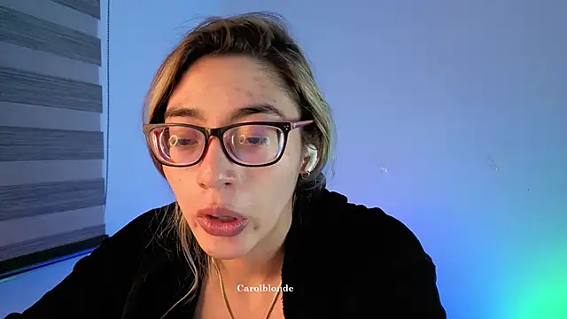 Snapshot of Carolblonde chatting on June 2026 03:40:01 AM Carolblonde online show from June 2026 03:40:01 AM