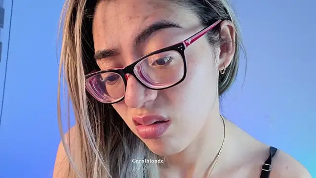 Snapshot of Carolblonde chatting on June 2026 10:37:01 PM Carolblonde online show from June 2026 10:37:01 PM
