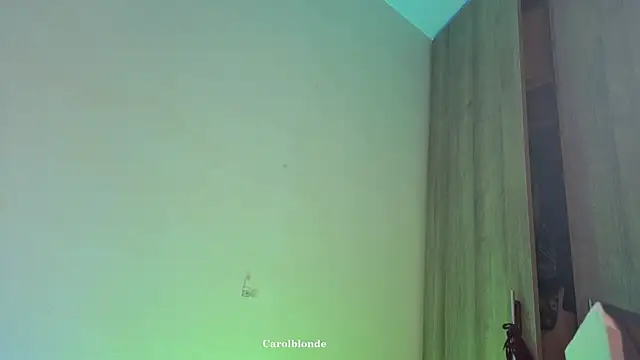 Snapshot of Carolblonde chatting on April 2026 11:35:01 PM Carolblonde online show from April 2026 11:35:01 PM