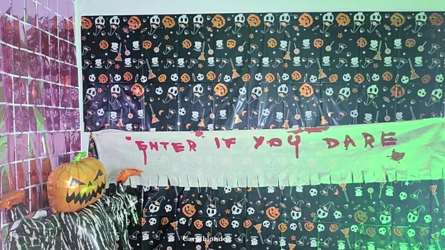 Carolblonde online show from November 2025 10:26:01 PM