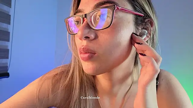 Snapshot of Carolblonde chatting on July 2026 05:30:01 AM Carolblonde online show from July 2026 05:30:01 AM