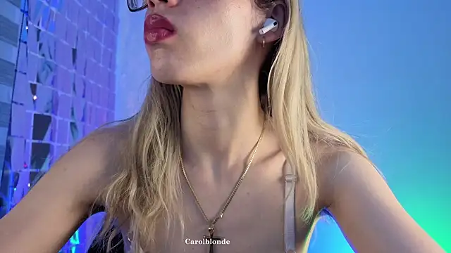 Carolblonde online show from November 2025 09:37:02 AM