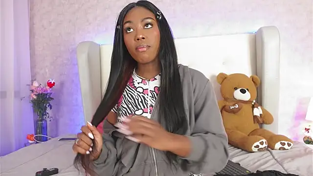 ThianaLopez online show from November 2025 09:13:02 PM