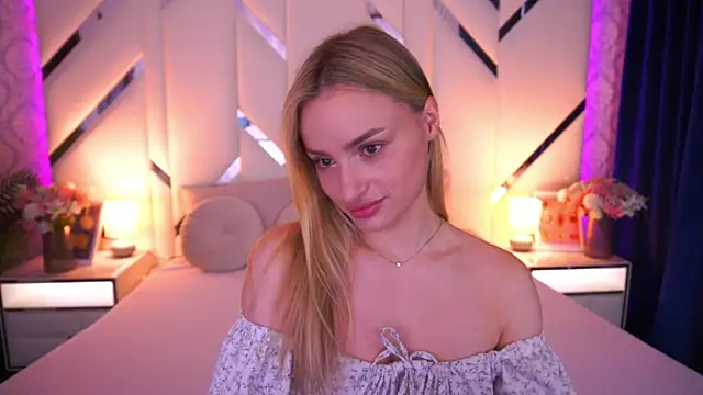 Snapshot of LindsieGreyy chatting on June 2026 06:07:02 AM LindsieGreyy online show from June 2026 06:07:02 AM