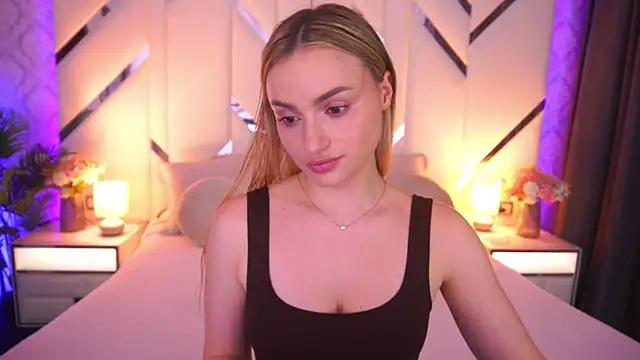 Snapshot of LindsieGreyy chatting on June 2026 12:10:02 PM LindsieGreyy online show from June 2026 12:10:02 PM