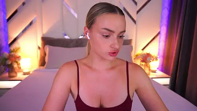 Snapshot of LindsieGreyy chatting on July 2026 01:17:01 PM LindsieGreyy online show from July 2026 01:17:01 PM