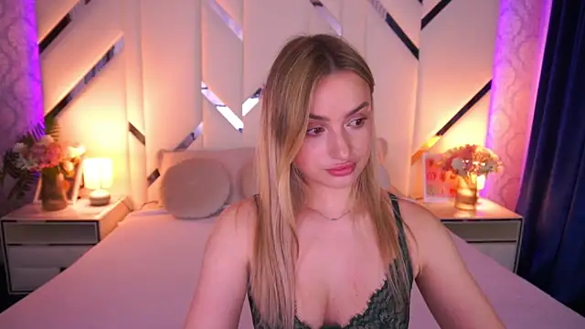 LindsieGreyy online show from May 2026 12:53:02 PM