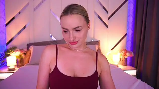 Snapshot of LindsieGreyy chatting on June 2026 01:00:02 PM LindsieGreyy online show from June 2026 01:00:02 PM