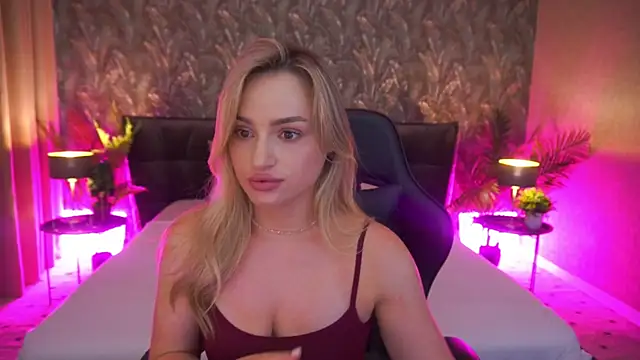 Snapshot of LindsieGreyy chatting on July 2026 01:07:02 PM LindsieGreyy online show from July 2026 01:07:02 PM