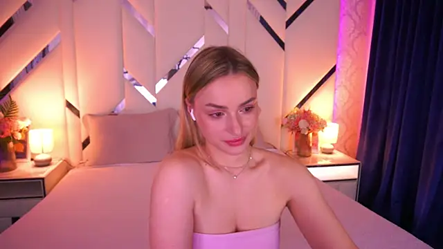 LindsieGreyy online show from May 2026 12:30:02 PM