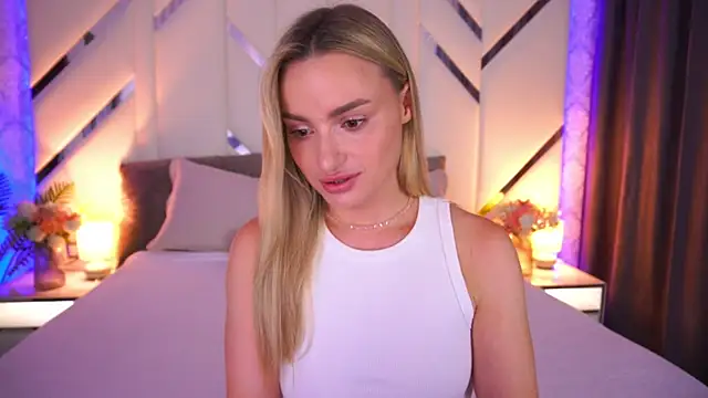 Snapshot of LindsieGreyy chatting on July 2026 01:00:02 PM LindsieGreyy online show from July 2026 01:00:02 PM