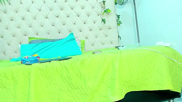 Andrea Tobar online show from March 2025 11:11:02 PM