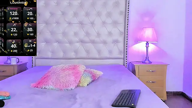 Snapshot of emily_jk chatting on February 2026 01:11:02 PM emily jk online show from February 2026 01:11:02 PM