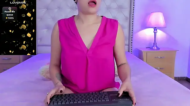 Snapshot of emily_jk chatting on January 2026 01:05:01 PM emily jk online show from January 2026 01:05:01 PM