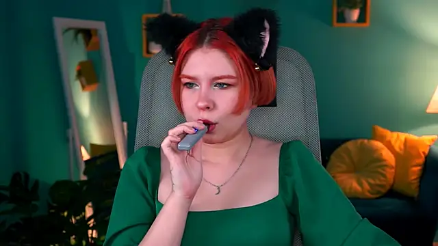 Snapshot of MitsukiMun chatting on February 2025 03:08:01 PM MitsukiMun online show from February 2025 03:08:01 PM