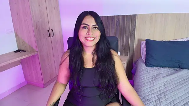 Snapshot of Mia_cm chatting on March 2025 07:58:01 PM Mia cm online show from March 2025 07:58:01 PM