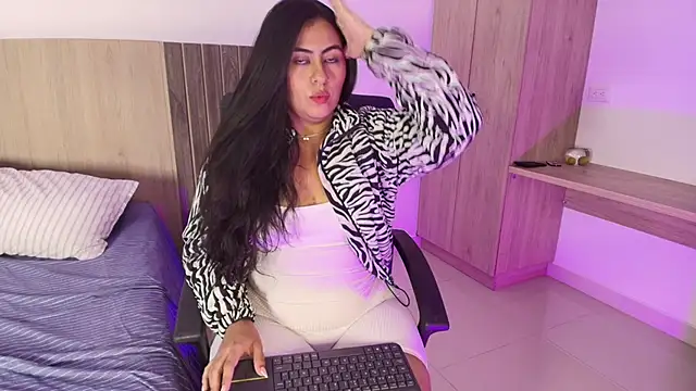 Snapshot of Mia_cm chatting on March 2025 02:21:02 AM Mia cm online show from March 2025 02:21:02 AM