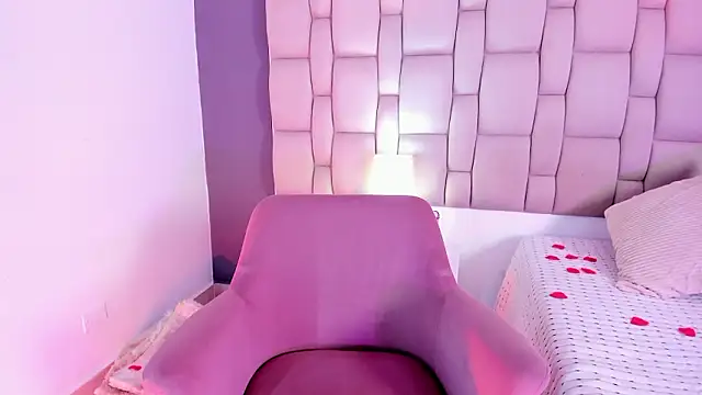 Mia cm online show from February 2026 08:07:01 PM