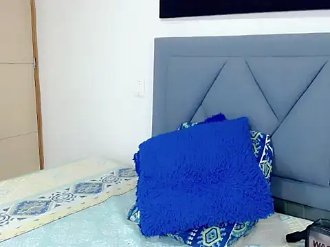 dominic 00 online show from November 2025 09:30:02 PM