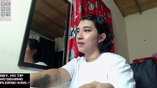 Snapshot of Robin_H00t chatting on March 2025 12:33:02 AM Robin H00t online show from March 2025 12:33:02 AM