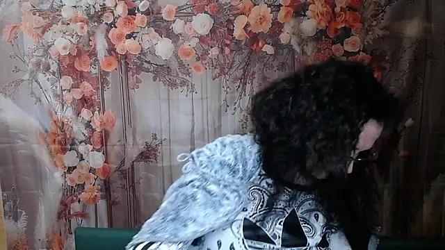 Miroslava Happi online show from April 2026 06:04:02 AM