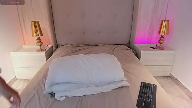 emmiily z online show from March 2026 08:27:02 PM