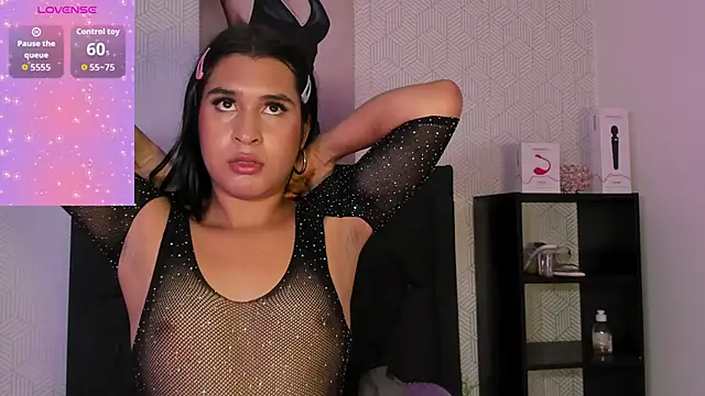 Snapshot of Selena_fox7 chatting on November 2025 03:33:02 AM Selena fox7 online show from November 2025 03:33:02 AM