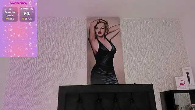 Snapshot of Selena_fox7 chatting on December 2025 04:22:02 AM Selena fox7 online show from December 2025 04:22:02 AM