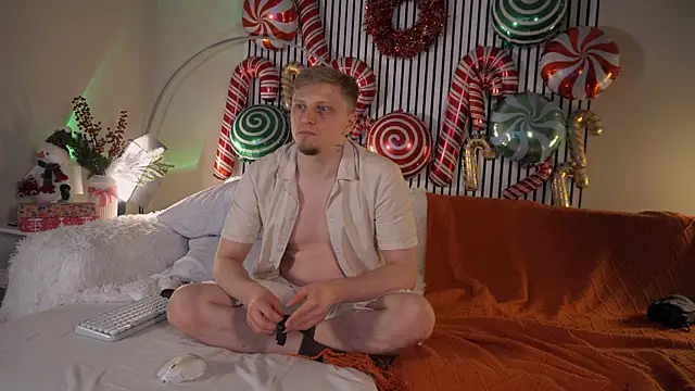 Saint Vicious online show from November 2025 08:09:02 PM