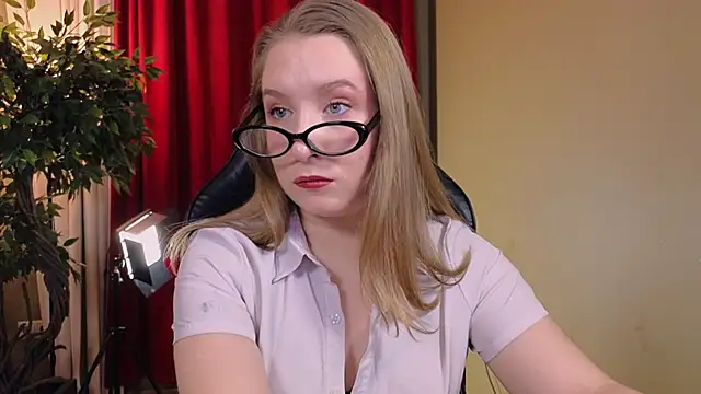 Saint Vicious online show from December 2025 08:41:02 PM