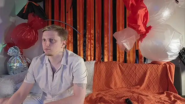 Saint Vicious online show from November 2025 08:12:01 PM