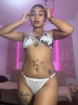 Snapshot of Lynda_Bonnie chatting on June 2026 02:07:02 PM Lynda Bonnie online show from June 2026 02:07:02 PM