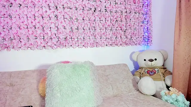 Lynda Bonnie online show from November 2025 03:50:02 PM