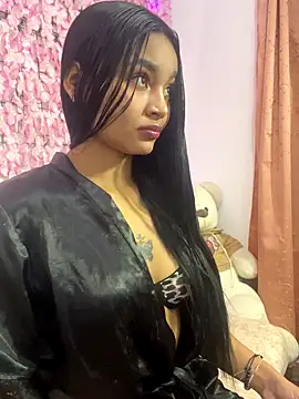 Snapshot of Lynda_Bonnie chatting on October 2025 10:39:01 AM Lynda Bonnie online show from October 2025 10:39:01 AM