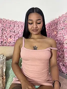 Lynda Bonnie online show from March 2026 09:25:01 PM