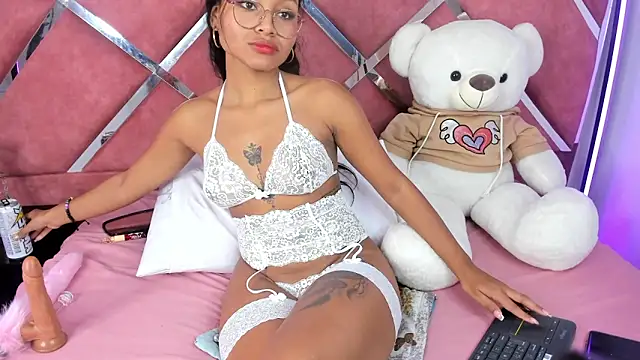Snapshot of Lynda_Bonnie chatting on March 2025 03:06:01 PM Lynda Bonnie online show from March 2025 03:06:01 PM