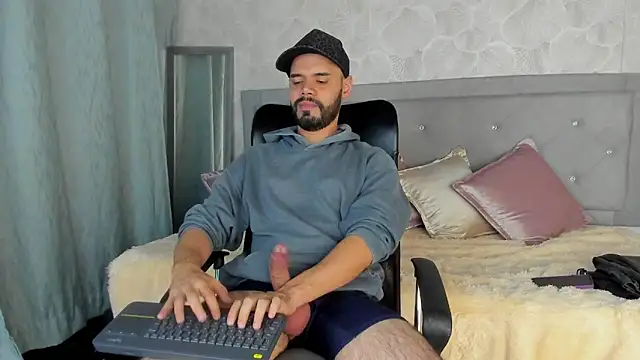 Luke Diaz7 online show from March 2025 03:44:01 AM
