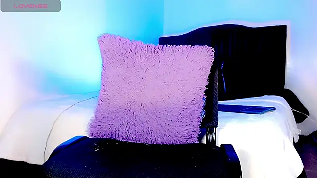 emelly horny  online show from November 2025 07:14:01 PM