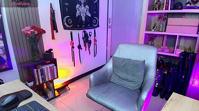 saralovens online show from February 2026 01:33:01 AM