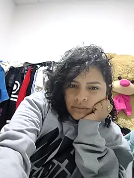 saralovens online show from November 2025 01:43:02 AM