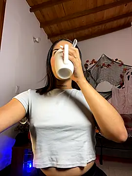 Maryybellax online show from October 2025 01:40:02 AM
