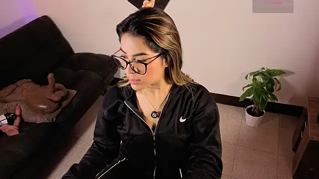 Maryybellax online show from April 2026 12:06:02 AM