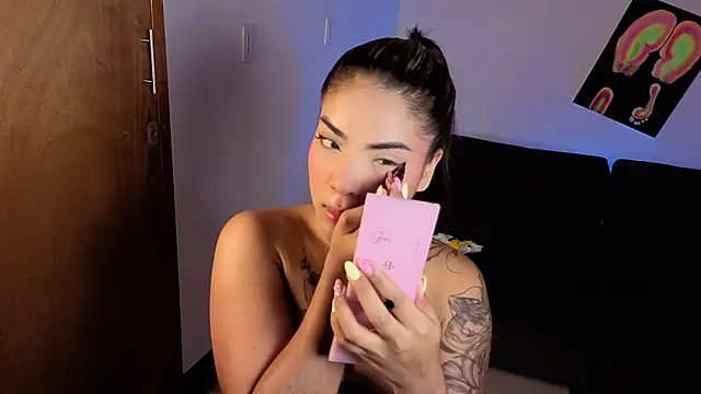 Maryybellax online show from November 2025 10:13:02 PM